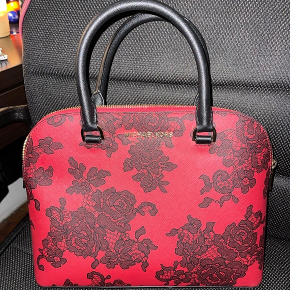 Michael Kors Handbags - Michael Kors Scarlet Cindy dome satchel purse